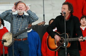 Bruce.Springsteen.and.Pete.Seeger.in.2009