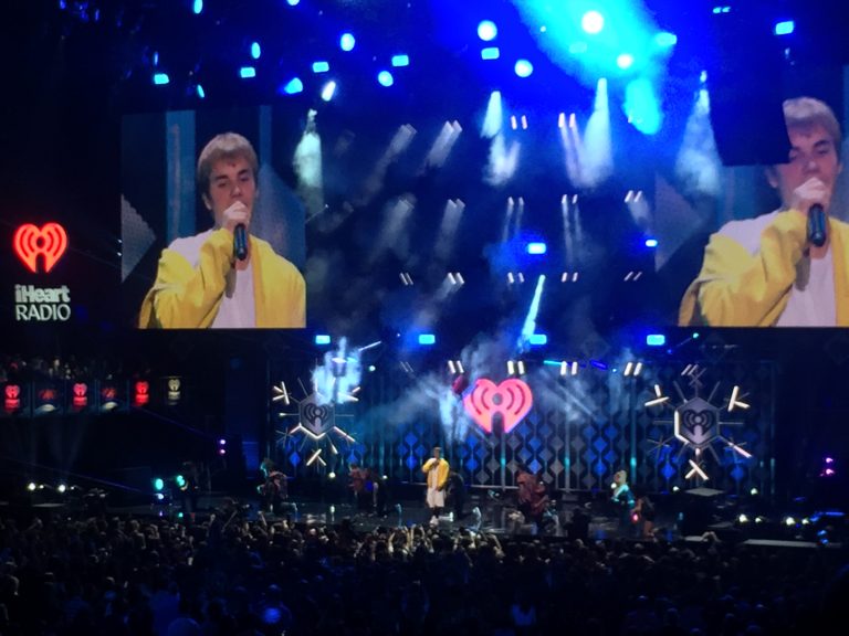 Jingle Ball 2017, Gigantic Musical Food Court: Justin Bieber Lip Synchs, Charlie Puth Sings Actual Songs, Kids Scream Loud