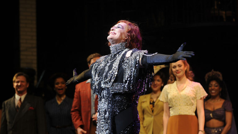 Broadway: After “Sunset Boulevard” Performance, Glenn Close Sells Her Eyelashes, Gloves for $2000 for Charity