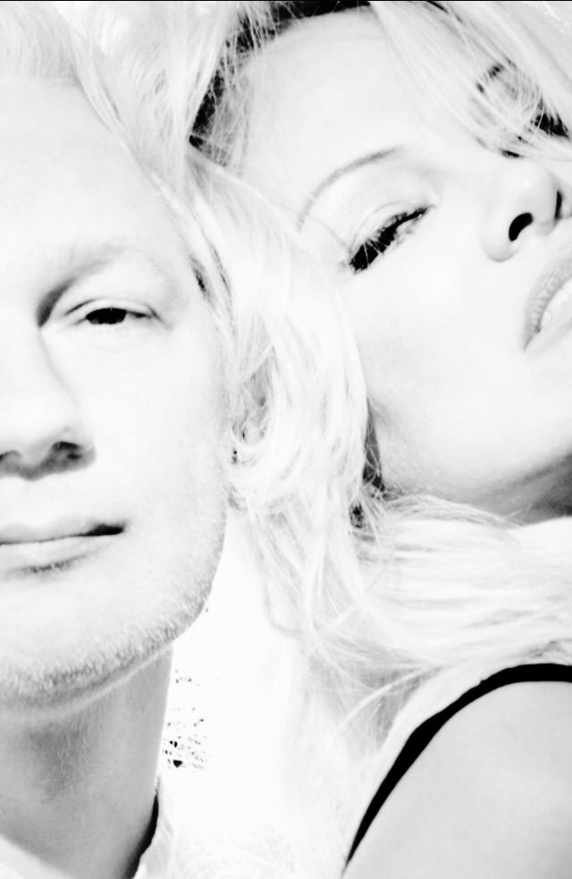 “Baywatch” Star Pamela Anderson Attacks Director of Boyfriend Julian Assange’s Documentary: “This portrayal is a juvenile betrayal”