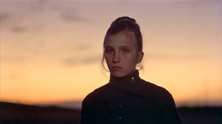 Linda Manz Dies at 58, Her Knowing Narration at Age 15 Propelled “Days of Heaven,” One of the Best Movies of All Time