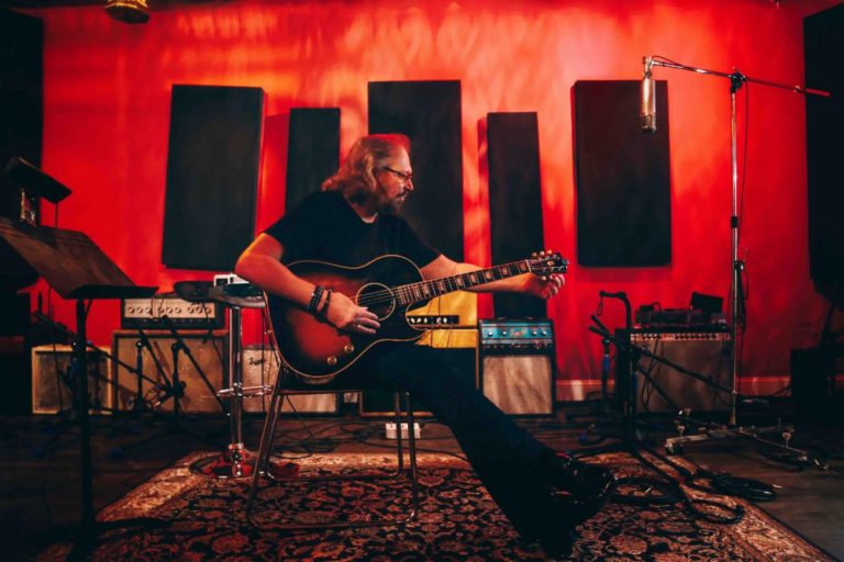 Barry Gibb’s New Album Features Olivia Newton-John Duet Plus Sheryl Crow, Dolly Parton, Little Big Town, Country Stars