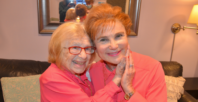 Review: Tovah Feldshuh as a Thrilling Dr. Ruth, Telling It Like It Is On and Off Stage