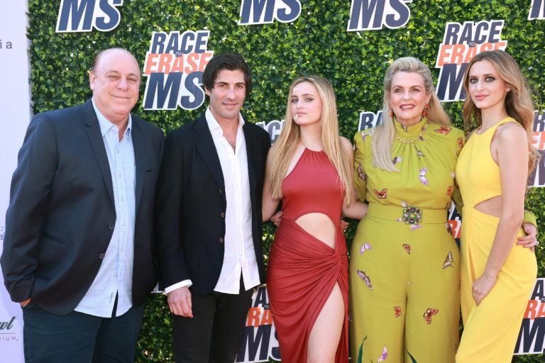 Hollywood: Nancy Davis’s Annual Race to Erase MS Gala Raises $1.4 Mil With a Drive-in at the Rose Bowl