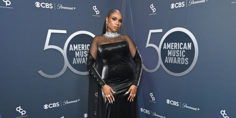 American Music Awards Give No Awards in Infomercial Type Show Highlighting Some Live Performers