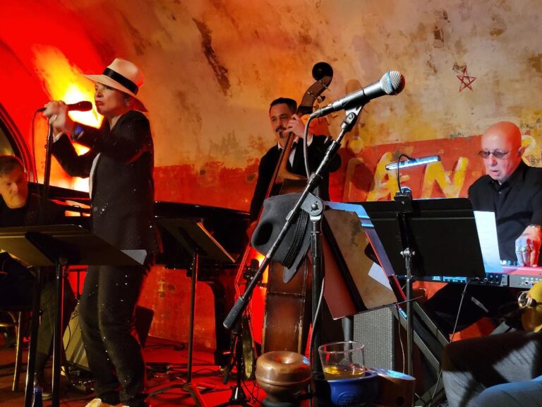 Review: Judith Owen Finishes Snazzy, Sassy NYC Show Run with Paul Shaffer on Keyboards (Watch)