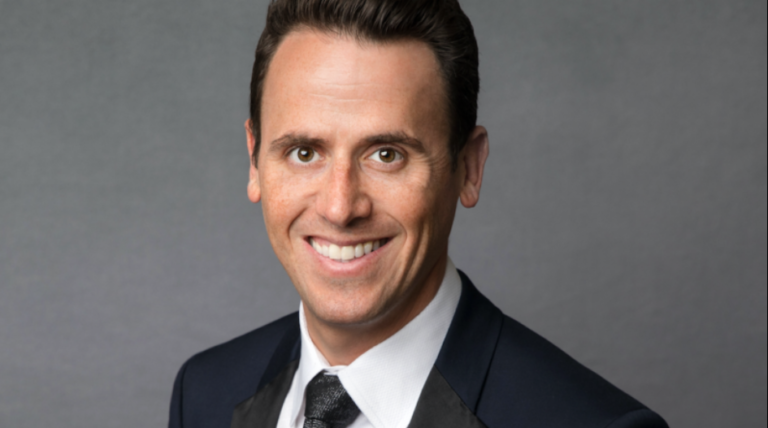 White House Correspondents Dinner Trades Political Jokes for Magic Show: Mentalist Oz Pearlman Will Try to Make Trump Disappear