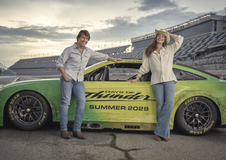 Anne Hathaway’s Campaign to Conquer Hollywood Continues: She’s Going to Co-Star with Tom Cruise in “Days of Thunder” Sequel for 2028
